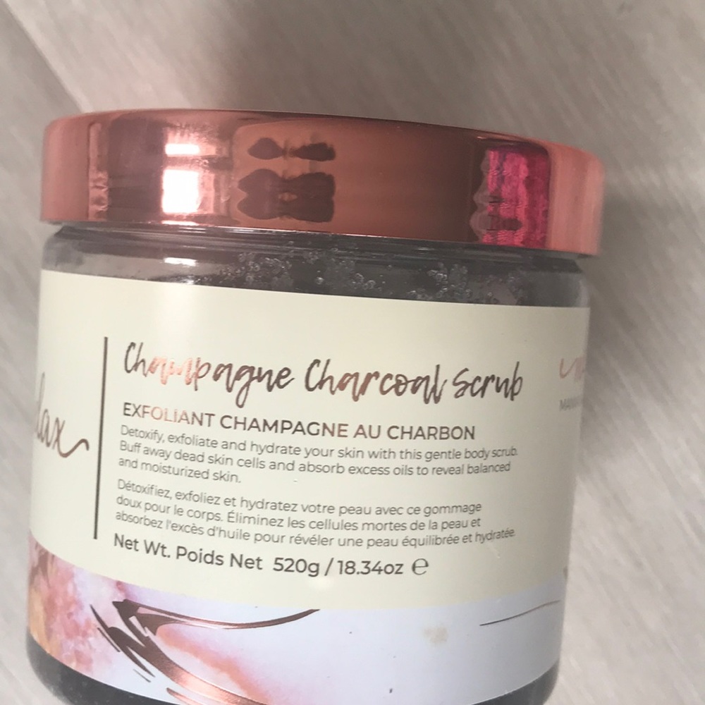 Manna Kadar champagne charcoal scrub